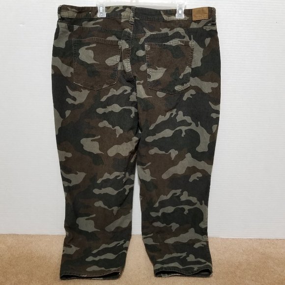 American Eagle pants 22 Mom Jean corduroy camo army print super stretch ribbed - Picture 2 of 14